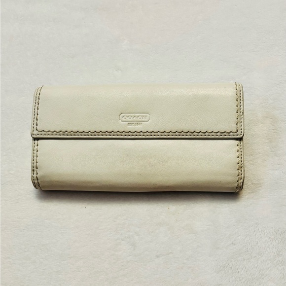 Coach Buttery Soft Leather Turn Lock Wallet EUC - Picture 3 of 15